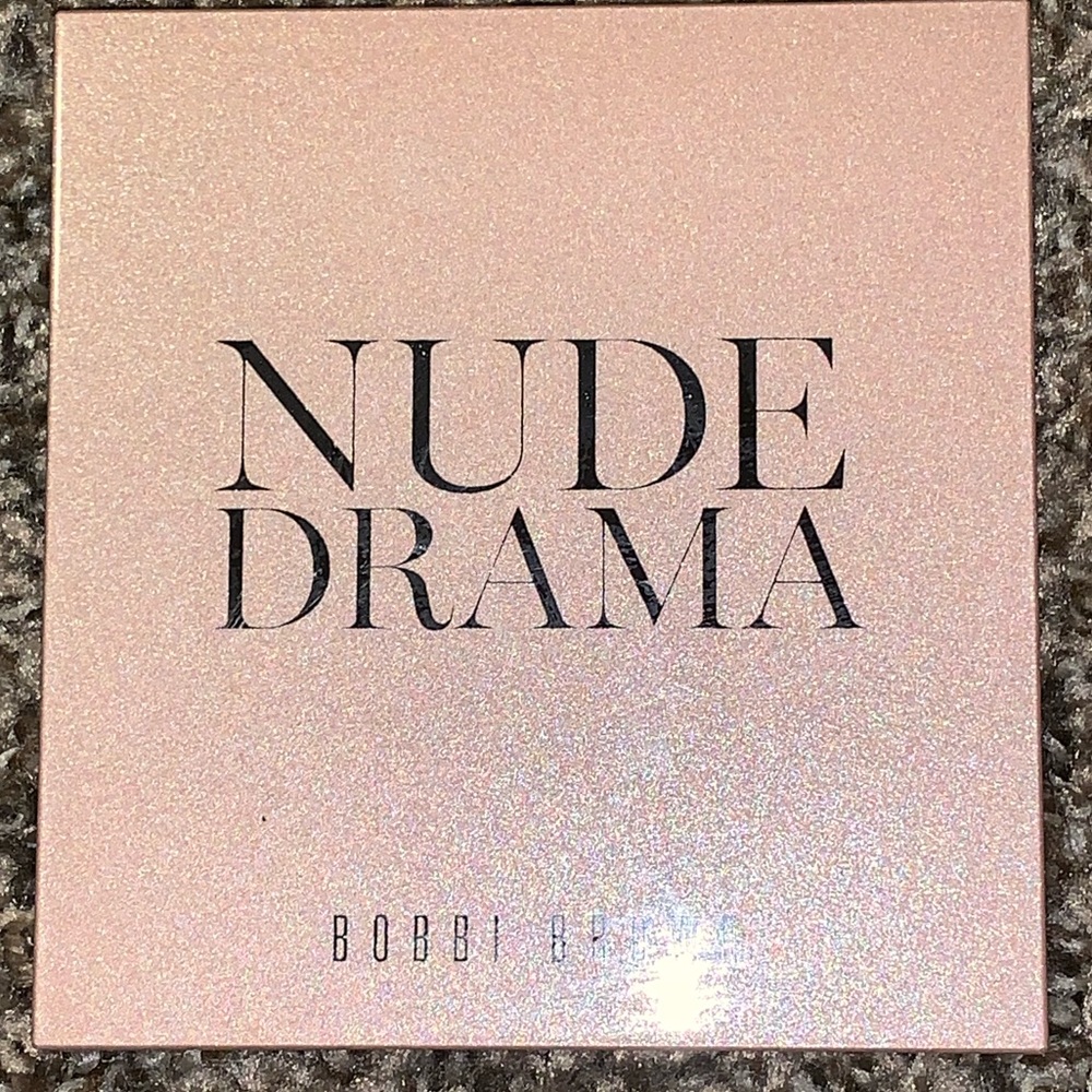 BOBBI BROWN PALLET BUNDLE!